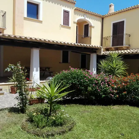 Casa Il Cortile Fiorito Apartmán Tortolì